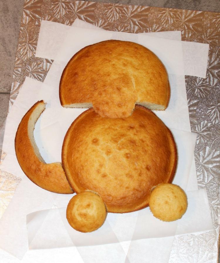 dinosaurie tårta instruktioner tårtbottnar skär ut muffins och lägg ihop