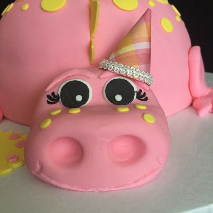 dinosaurie tårta recept fondant rosa dekoration flicka