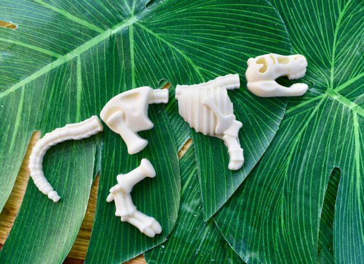 dinosaurie tårta dekoration idéer vit choklad fossiler silikon form