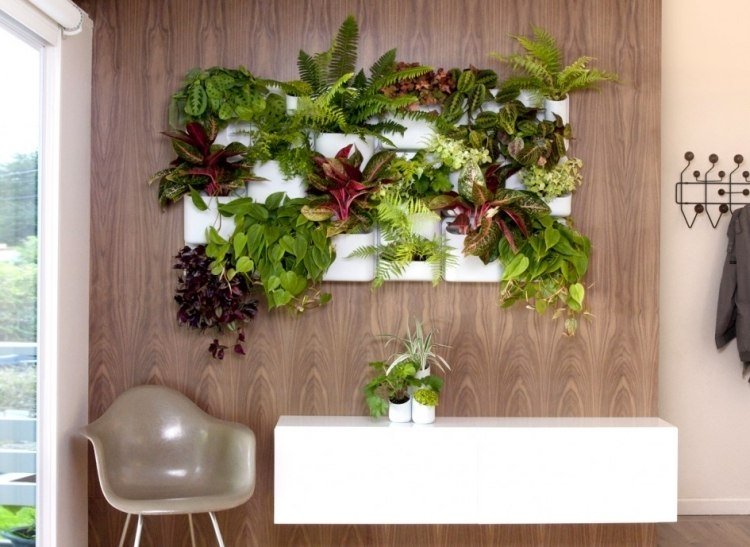 vertikal-trädgård-väggbeklädnad-trä-look-plast-stol-skänk-vit-modern-växt-vägg-krokar
