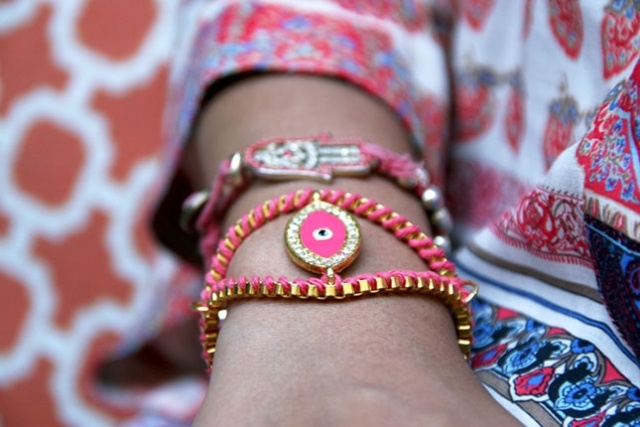 DIY-rosa-dekorerad-armband-ögon-hand