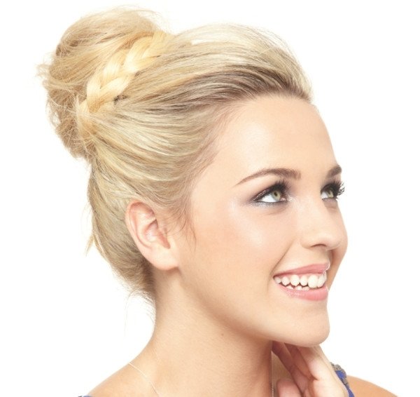 updo-bun-wrapping-with-fläta-frisyr-chic