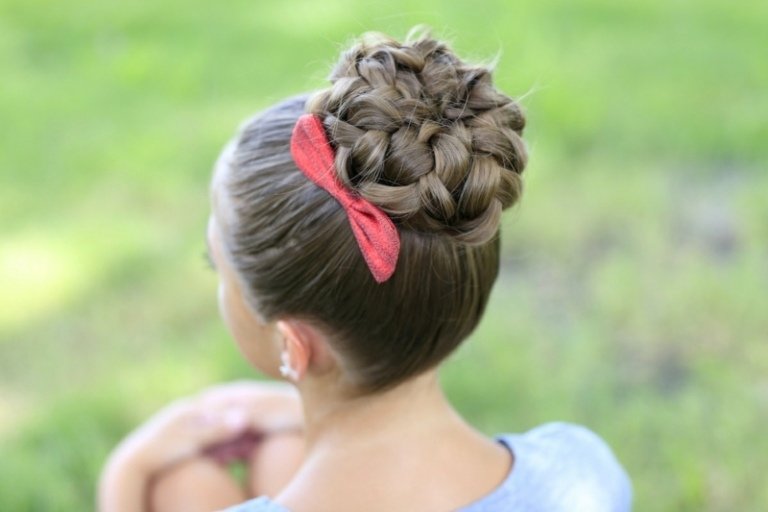 updo med bulle original idé fläta design hår