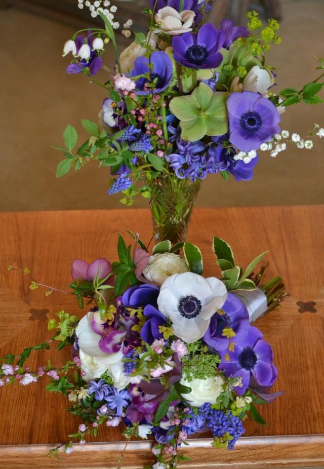 vit-blå-anemon-idé-bord-dekoration-bröllop