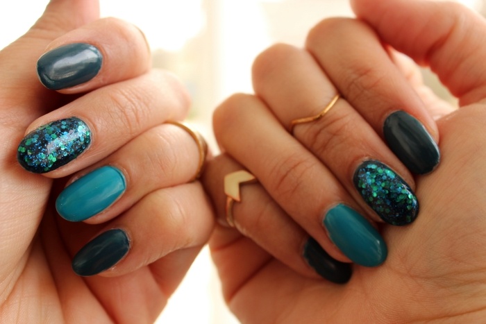 idéer-Nyårs nagelkonst-effekt-lack-glitter-effekt-naglar-blå-nyanser