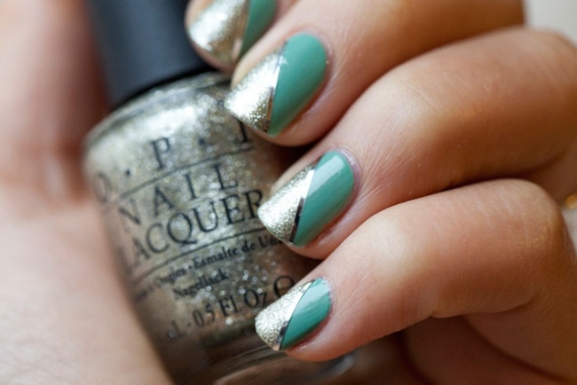 Mousserande-nail-art-mint-grönt-silver-triangulärt-mönstrat-diy-idéer-nyårsafton