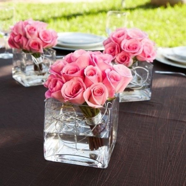 rosor-bukett-bord-dekoration-bröllop-idé