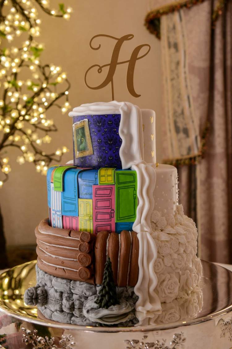 Idé för en bröllopstårta med Harry Potter och en traditionell design