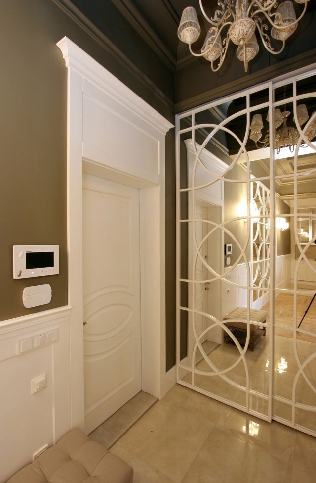hall-design-inbyggd-i-skåp-speglade-dörrar-radiellt-mönster