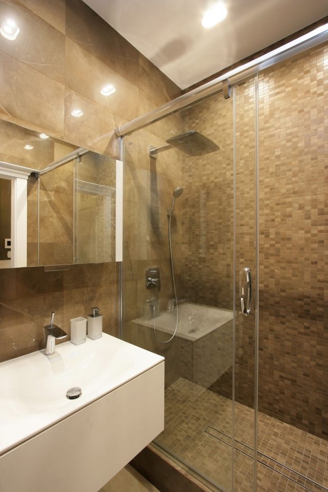badrum-duschkabin-glas-skjutdörr-vit handfat