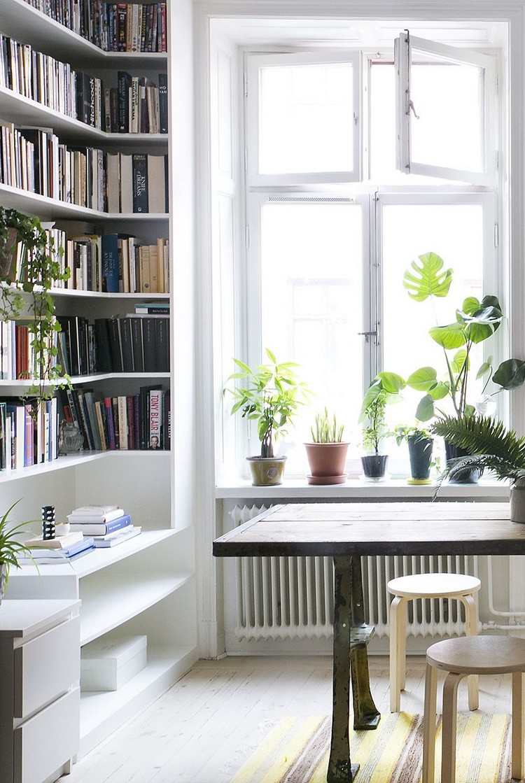 Använd det döda hörnet för att skapa en bokhylla i vardagsrummet