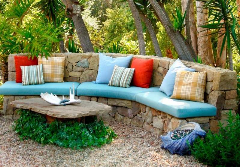 trädgård lounge för att koppla av stenmöbler idé klädsel ljusblå tropisk