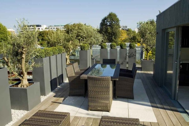 Balkong och terrass design tak växter dekoration stad