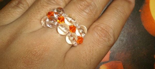 plastpärlor vit orange syring