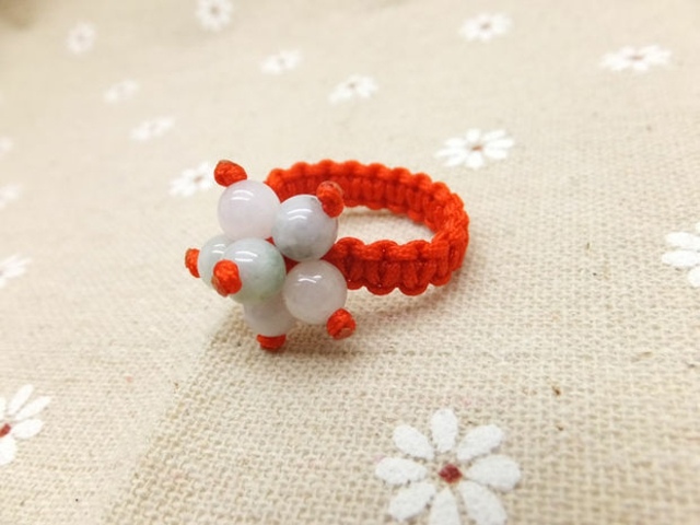 virkade pärlor fläta orange vita blommotiv