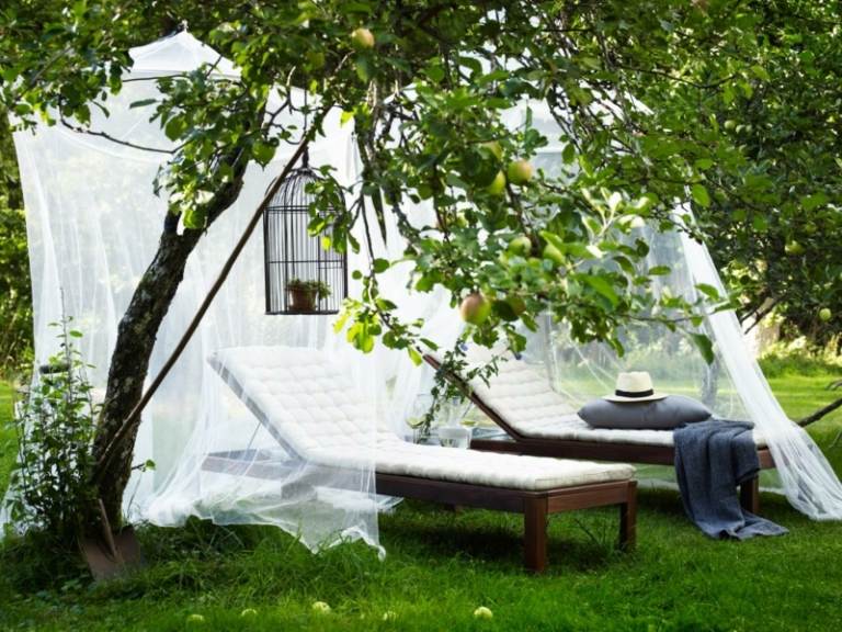 Gör din egen solstol romantik myggnät vitt trädgårdsträd