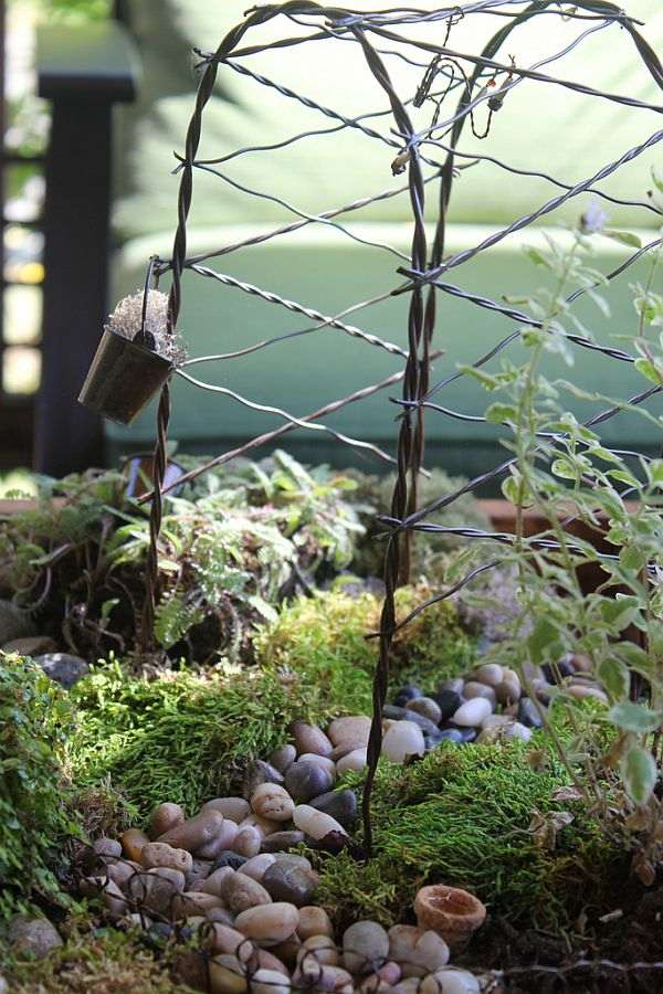 Gör en miniatyrträdgård själv, grus, mossa, pergola, tråd