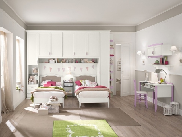 Shabby-chic-möbler-design-trä sängar-vita-sänggavlar-syskon-möbler
