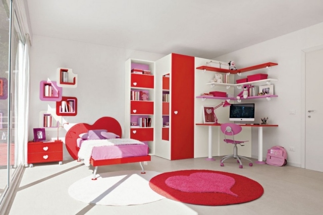 -växande-möbler-flickor-rum-hjärtformade-element-hörn-skrivbord