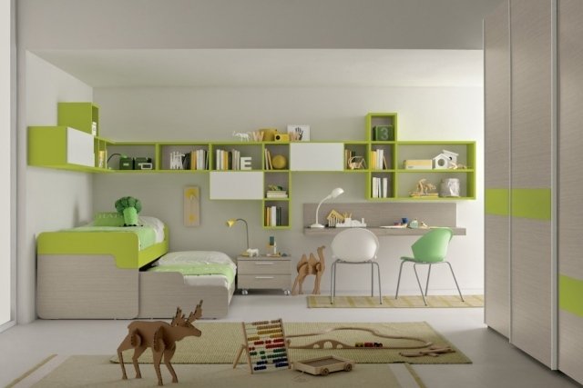 Utdragbar säng-ungdomsrum-design-moderna-trämöbler-vägghyllor-grön-gul