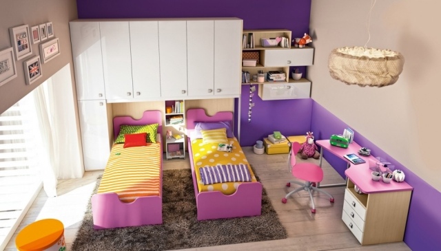 Sängar-barnkammare-syskon-vägg design-kanter-lila