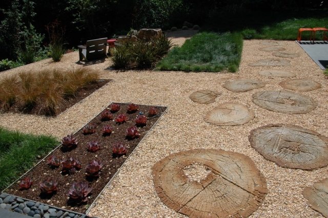 Trädgårdsväg modern trädgård design säng cirkulära stig tallrikar