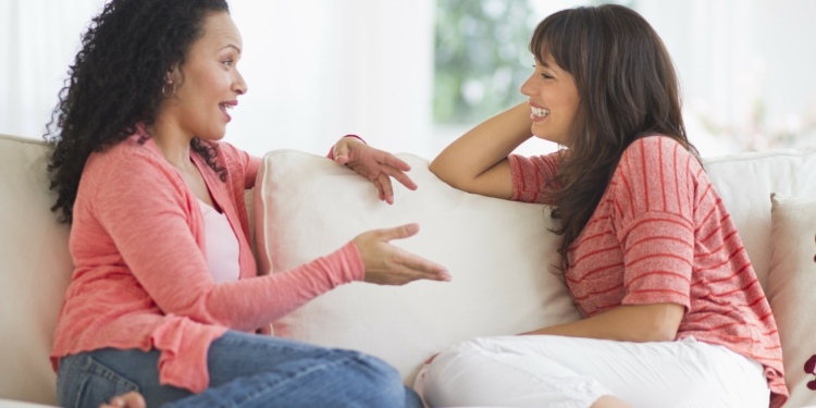 Samtal med vänner eller familj hjälper mot stress, oro och rädsla