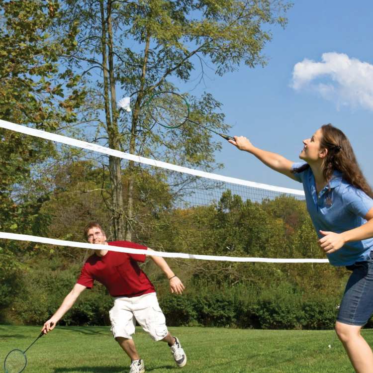 Välj badminton eller annan rolig sport för att lindra stress