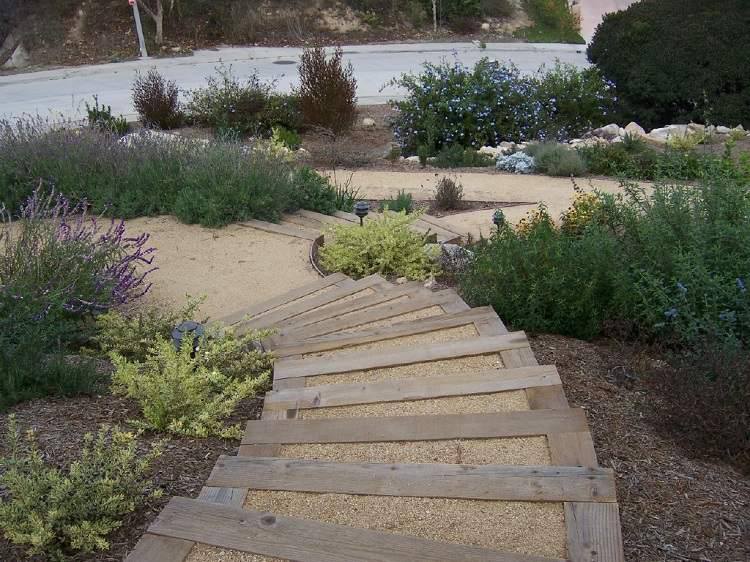 utanför trappor trä grus enkel trädgård trappor trädgård steg trädgård design mulch