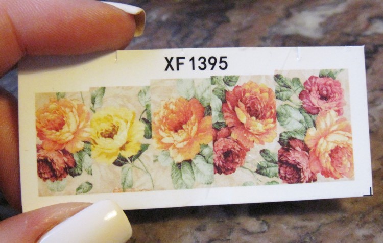Lätt att göra-själv-göra-diy-vatten-dekaler-blommor nageldesign