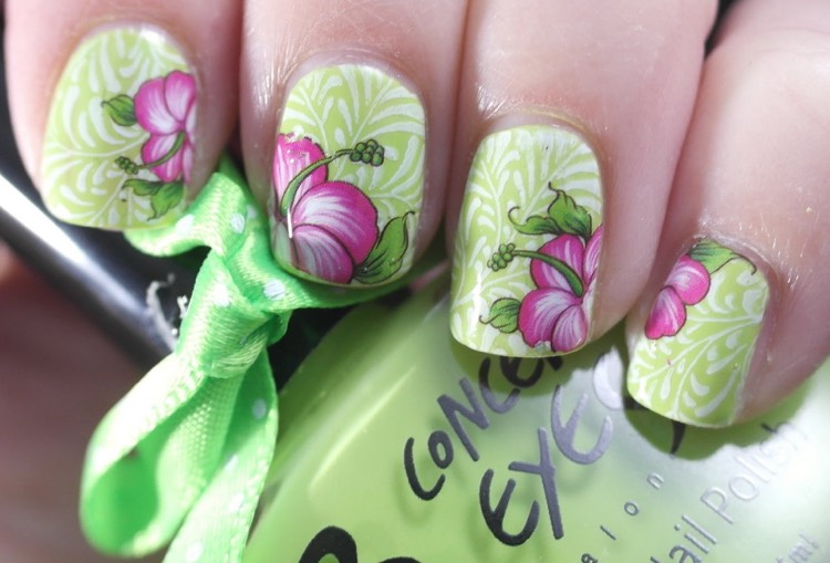 enkla-spik-design-kort-naglar-sommar-grön-blomma-tropisk