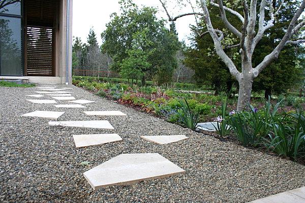 enkla trädgårdsidéer piffar upp stenstensplattor