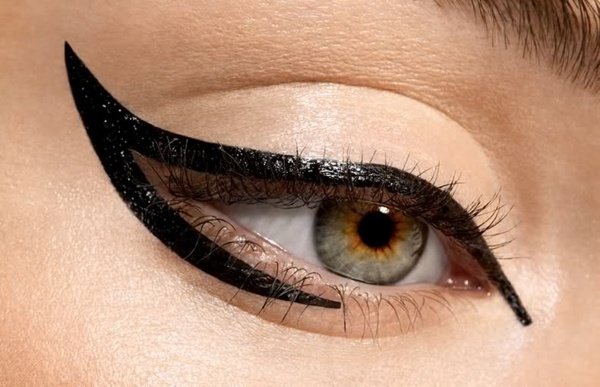 Enkla smink-tips och tricks betonar festmakeup Applicera ögonfodral