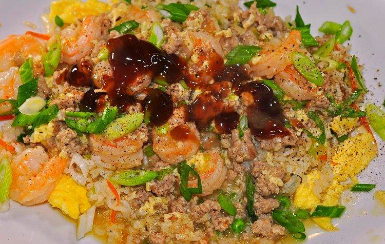 enkla wokrecept för nybörjare som lagar mat i wokpannan hälsosamma måltider vegetariska grönsaker ägg vårlökssvamp hummersås