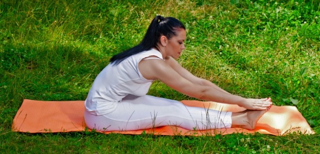 Yogaposition-magövningar-peristaltisk matsmältningssystem