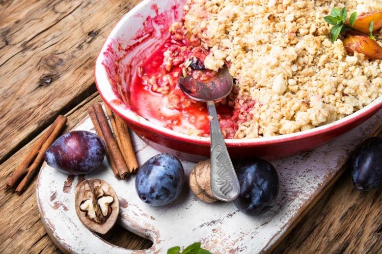 enkelt recept på plommonsmuloridéer för höstens desserter