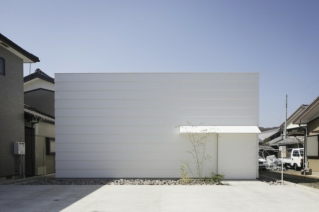 vit fasad nybyggnad Japan rymdbesparande