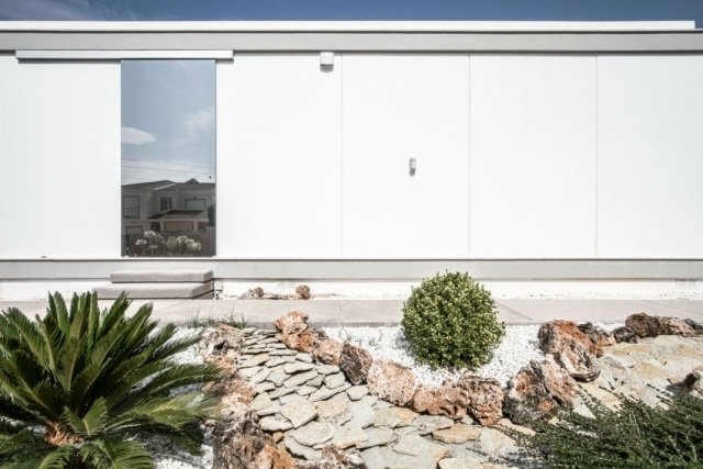 Hus vit minimalistisk arkitektur design entré område idéer flagsten väg