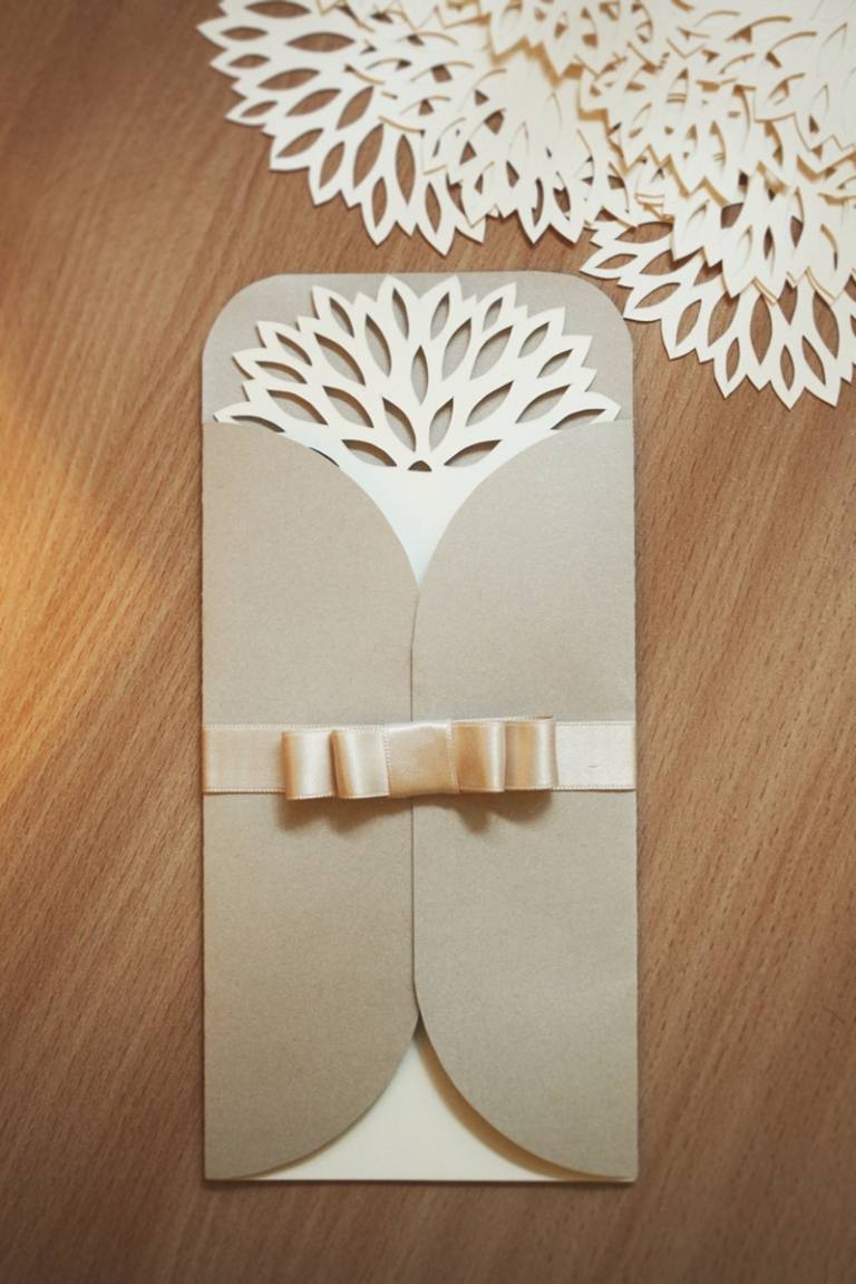 inbjudningskort för bröllopspetsigt spetsdesign rosettband