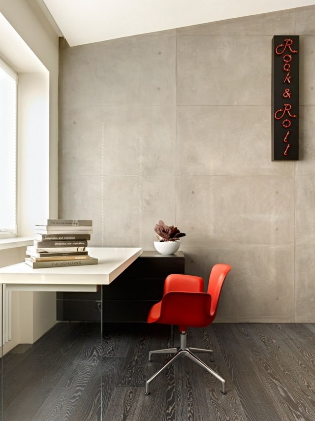 svart-laminat-golv-skrivbord-stol-röd-accent-betong-vägg-barnrum