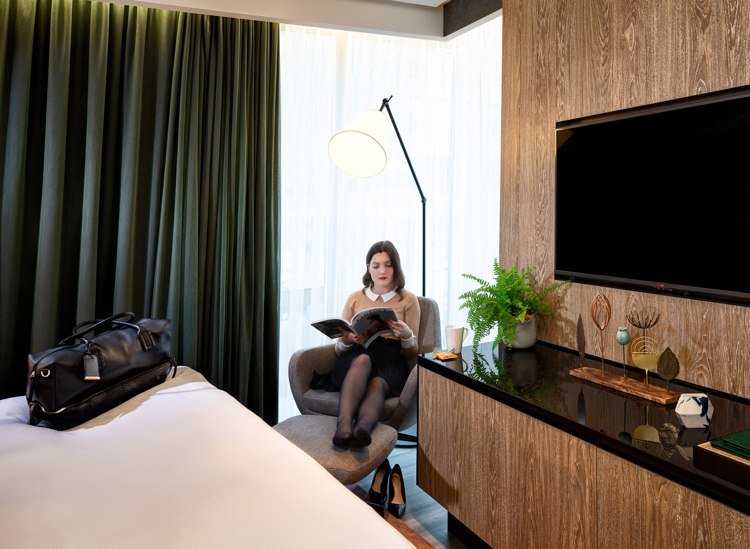 Inredning med naturmaterial träväggskorn Hotel London
