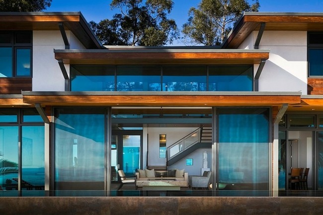 Glas skjutdörrar moderna hus gardiner blå