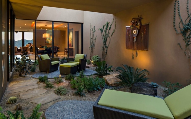 Inredning från färgglada möbler innergård idé terrass sten trädgård lounge möbler