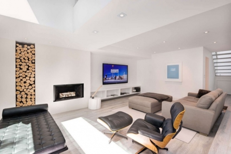 Möbler för vardagsrummet -vit-soffa-grå-öppen spis-trä-läder-svart-tv