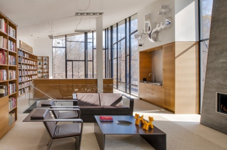 möblering-vardagsrum-soffa-fåtölj-modern-minimalistisk-svart-läder-bibliotek-inbyggd kök-fönster vägg