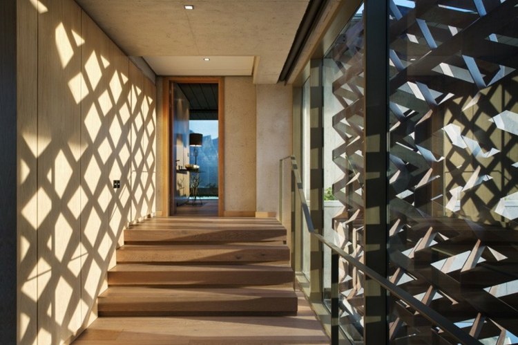 minimalistisk stil möbler skugga ljus effekt steg väggbeklädnad trä