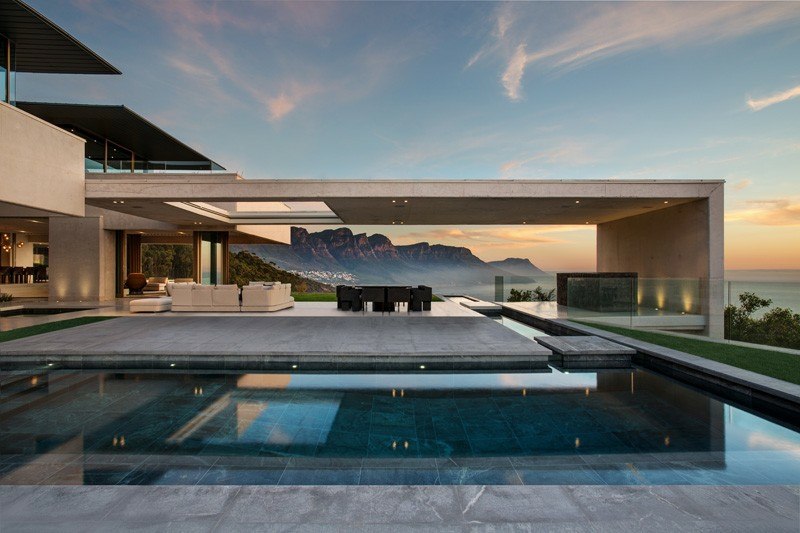 inredning i minimalistisk stil terrass pool lounge takläggning
