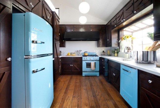 retro möbler ljusblå vitvaror kök kylskåp spis
