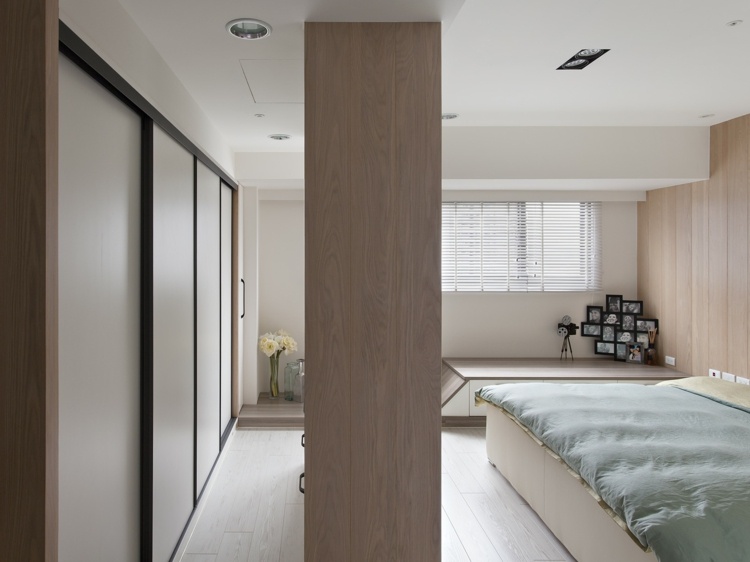 inredning minimalistisk asiatisk design inbyggd garderob sovrum pelare säng