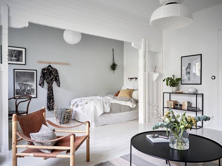 Separat säng för vardagsrum, sovrum 20 kvm. Inspiration i möbler i skandinavisk stil med svarta färger